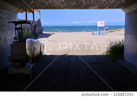 夏天的鎌倉再木座海灘 128887201