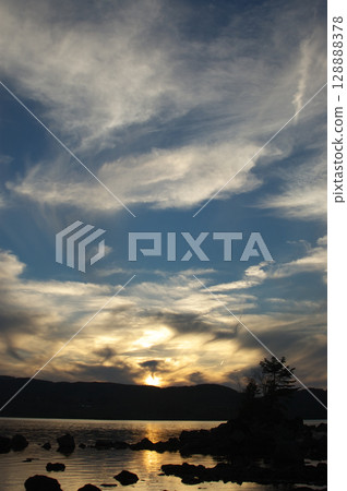 Lakeside of sunset 128888378