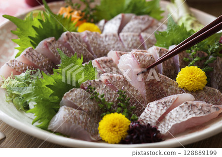 鯛魚生魚片 / 鬆皮烤鯛魚 鯛魚生魚片 / 鬆皮烤鯛魚 128889199