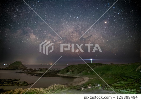 Milky Way flowing on the coast Milky Way flowing on the coast 128889484