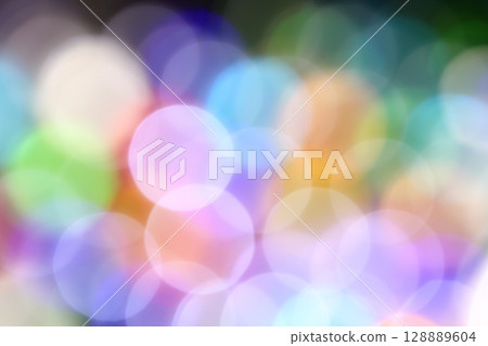 閃閃發光的彩色圓形散景 [球形散景] 128889604