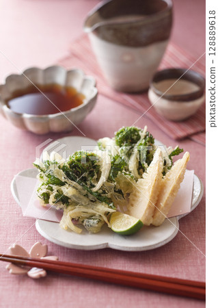 炸油菜花與新洋蔥 / 竹筍天婦羅 128889618