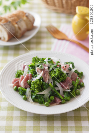 Rape blossom and new onion salad 128891803