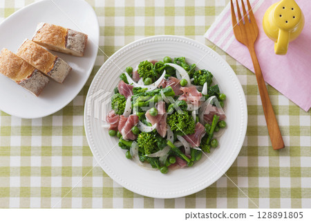 Rape blossom and new onion salad 128891805