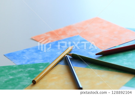 Colored paper and colored pencils Colored paper and colored pencils 128892104
