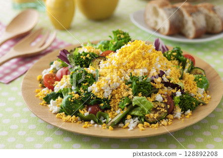 春季蔬菜含羞草沙拉 128892208