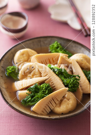 燉油菜花和竹筍 128892352