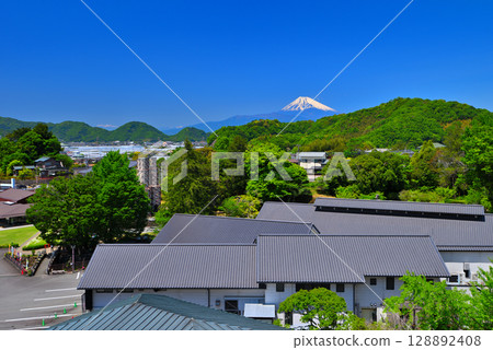View of the reverberatory furnaces and Mt. Fuji from the observation deck in the tea fields of the Nirayama Reverberatory Furnace and Products Center in the Chubu region, Izunokuni City, Shizuoka Prefecture (1) 128892408