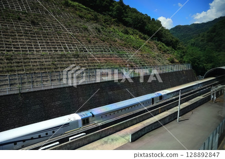 新型線性測試車M10的運行測試 128892847