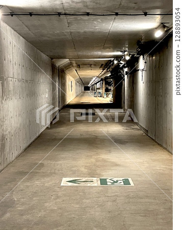 用智慧型手機拍攝的東京灣Aqua-Line緊急疏散路線 128893054