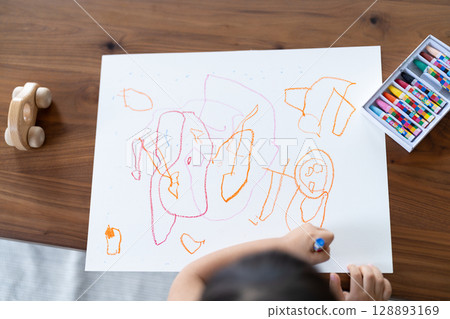 兒童用蠟筆畫 128893169