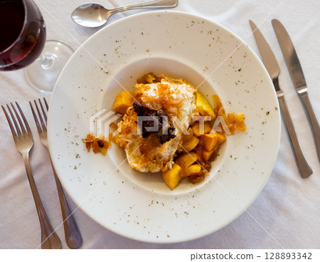 Huevos rotos con morcilla, scrambled eggs with blood sausage Huevos rotos con morcilla, scrambled eggs with blood sausage 128893342