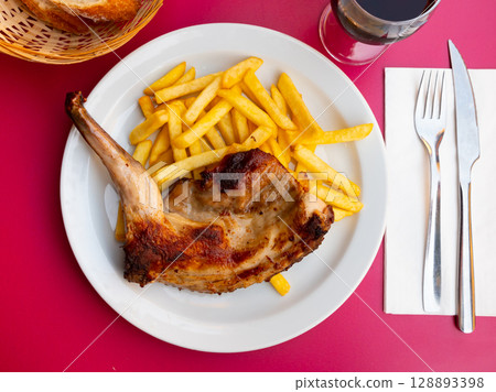 Braised rabbit served with potato garnish 128893398