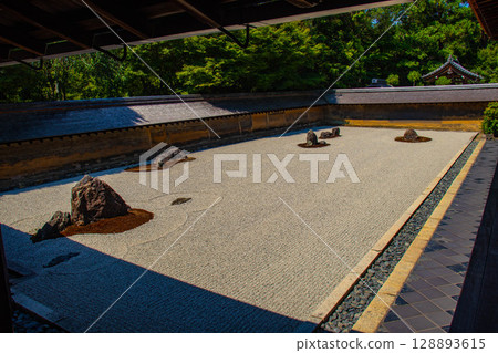 [Kyoto Scenery] Ryoanji Temple: The Mysterious Shichigosan Rock Garden 128893615