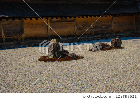 [Kyoto Scenery] Ryoanji Temple: The Mysterious Shichigosan Rock Garden 128893621