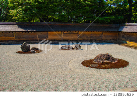 [Kyoto Scenery] Ryoanji Temple: The Mysterious Shichigosan Rock Garden 128893629