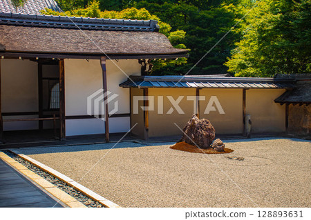 【京都風光】龍安寺：神秘的七五山石庭 128893631