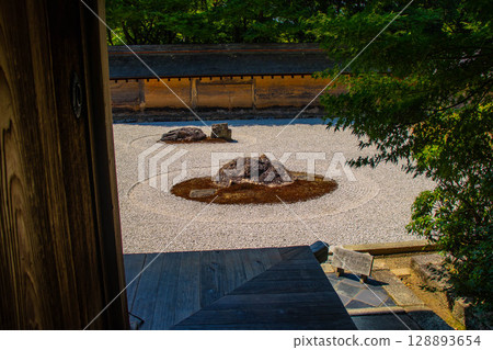 【京都風光】龍安寺：神秘的七五山石庭 128893654