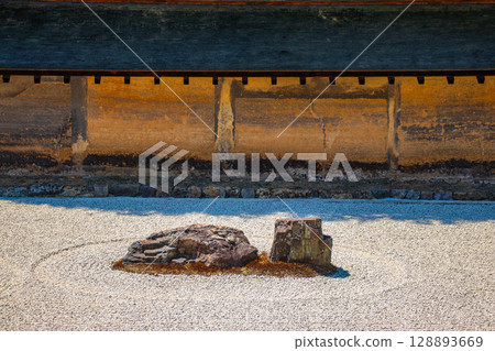 [Kyoto Scenery] Ryoanji Temple: The Mysterious Shichigosan Rock Garden 128893669
