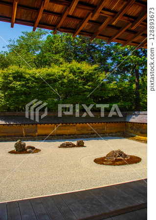 【京都風光】龍安寺：神秘的七五山石庭 128893673