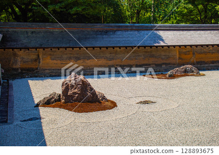 【京都風光】龍安寺：神秘的七五山石庭 128893675