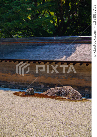 【京都風光】龍安寺：神秘的七五山石庭 128893715