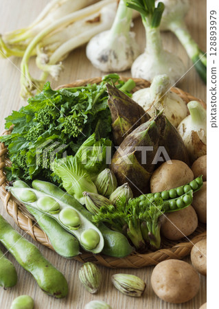 Spring vegetables 128893979