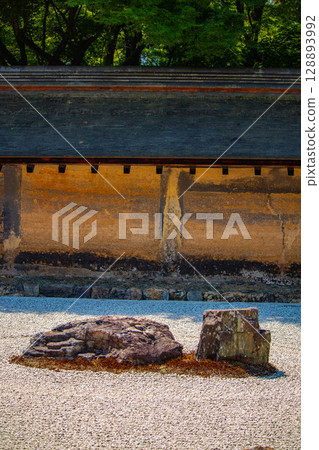 【京都風光】龍安寺：神秘的七五山石庭 128893992