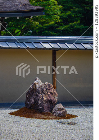 [Kyoto Scenery] Ryoanji Temple: The Mysterious Shichigosan Rock Garden 128893995
