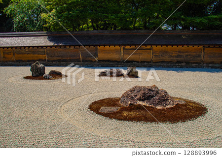 【京都風光】龍安寺：神秘的七五山石庭 128893996