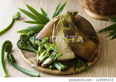 Spring wild plant 128894218