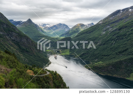 Geiranger fjord Ornesvingen Viewpoint 128895130