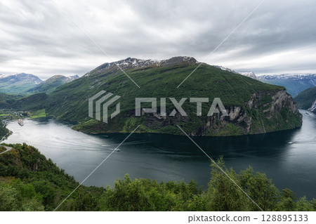 Geiranger fjord Ornesvingen Viewpoint 128895133