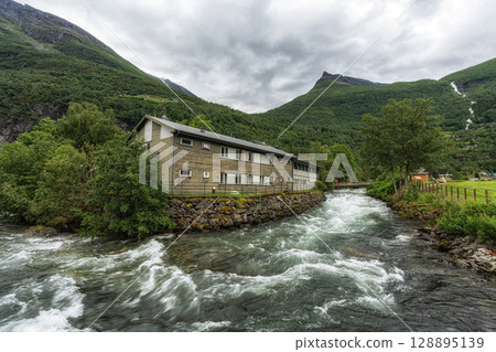 Fossevandring Waterfall Walk 128895139
