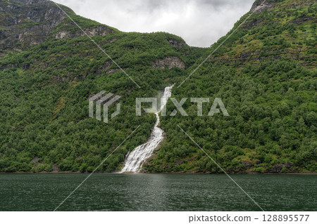 Geiranger fjord Bringefossen from cruise ship 128895577