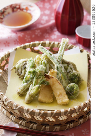 野生植物天婦羅 128895626