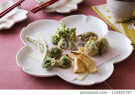 野生植物天婦羅 128895797