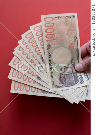 People with money 128895871