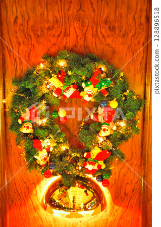 Christmas wreath  128896518