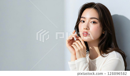 時尚女模特兒的自然光肖像 128896582