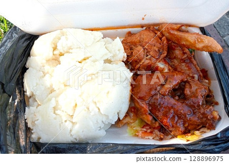 南非午餐盒：烏咖哩和雞肉 128896975
