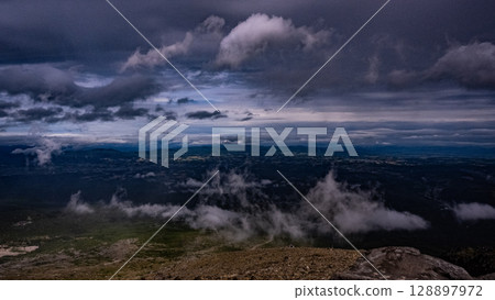 十勝岳、北海道、登山、Bougakudai、戶外、夏天、霧、瓦斯、大雪山脈 128897972