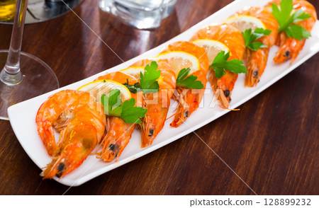 Roasted prawns 128899232