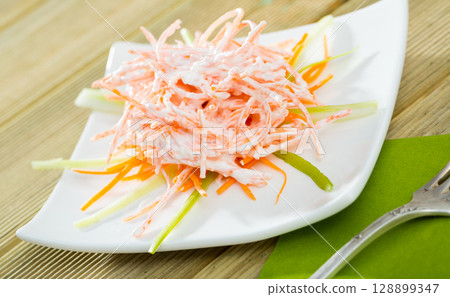 Close up of vegetable dish, salad with carrots, garlic and greek yogurt 128899347
