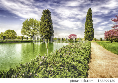 Ancient Pool in Villa Adriana (Hadrian's Villa), Tivoli, Italy Ancient Pool in Villa Adriana (Hadrian's Villa), Tivoli, Italy 128899480