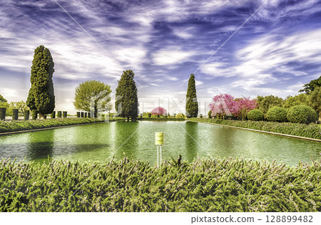 Ancient Pool in Villa Adriana (Hadrian's Villa), Tivoli, Italy 128899482
