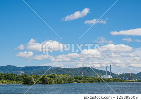 Summer scenery of the Yodo River, Hirakata City Summer scenery of the Yodo River, Hirakata City 128899509