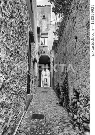 Ancient street in old town of a southern Italy village 128899923