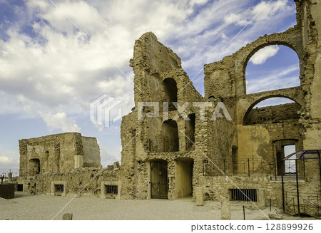 Ruins of an old castle in south of Italy 128899926