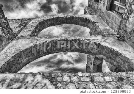 Ruins of an old castle in south of Italy 128899933